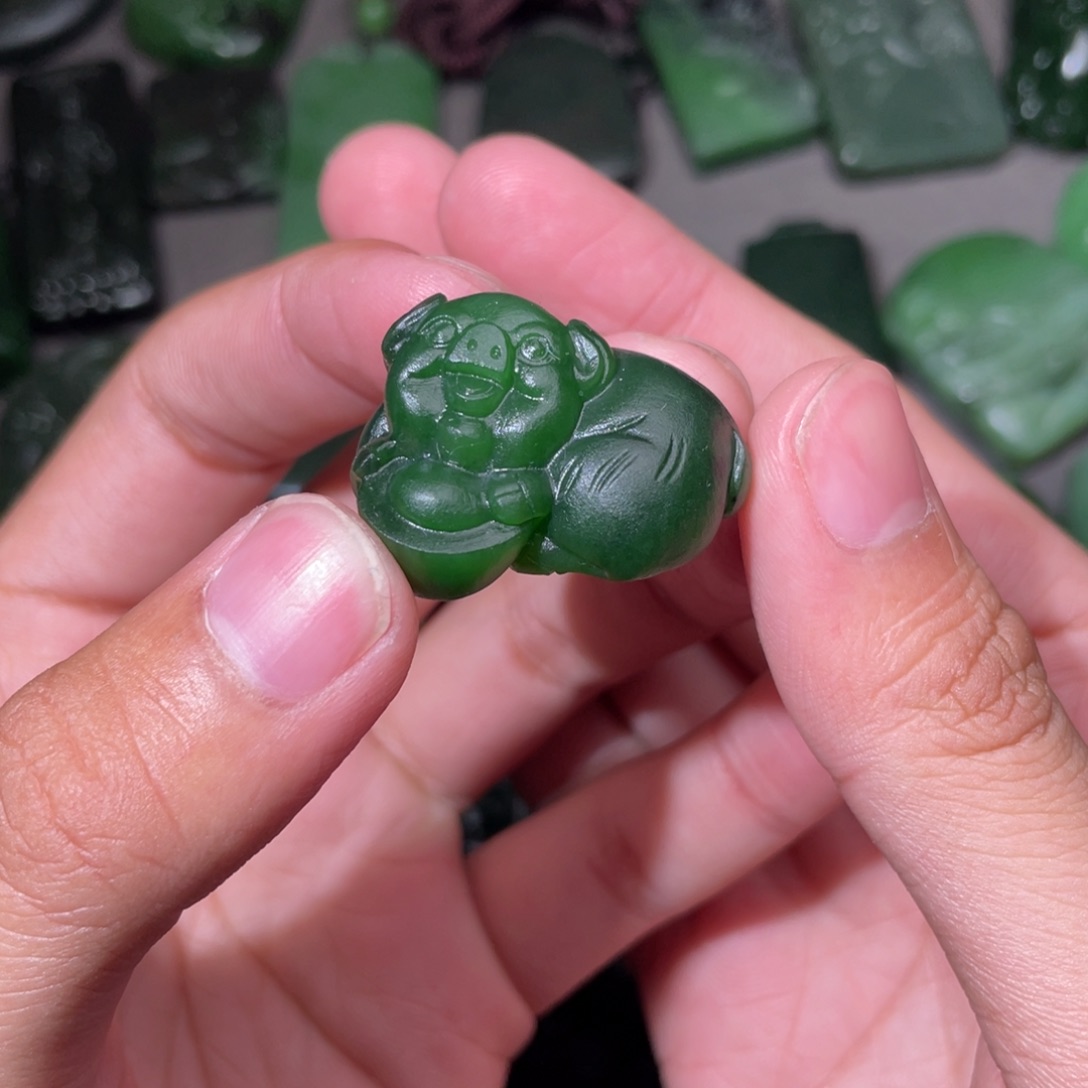 和田玉（碧玉）未镶嵌颈饰定制