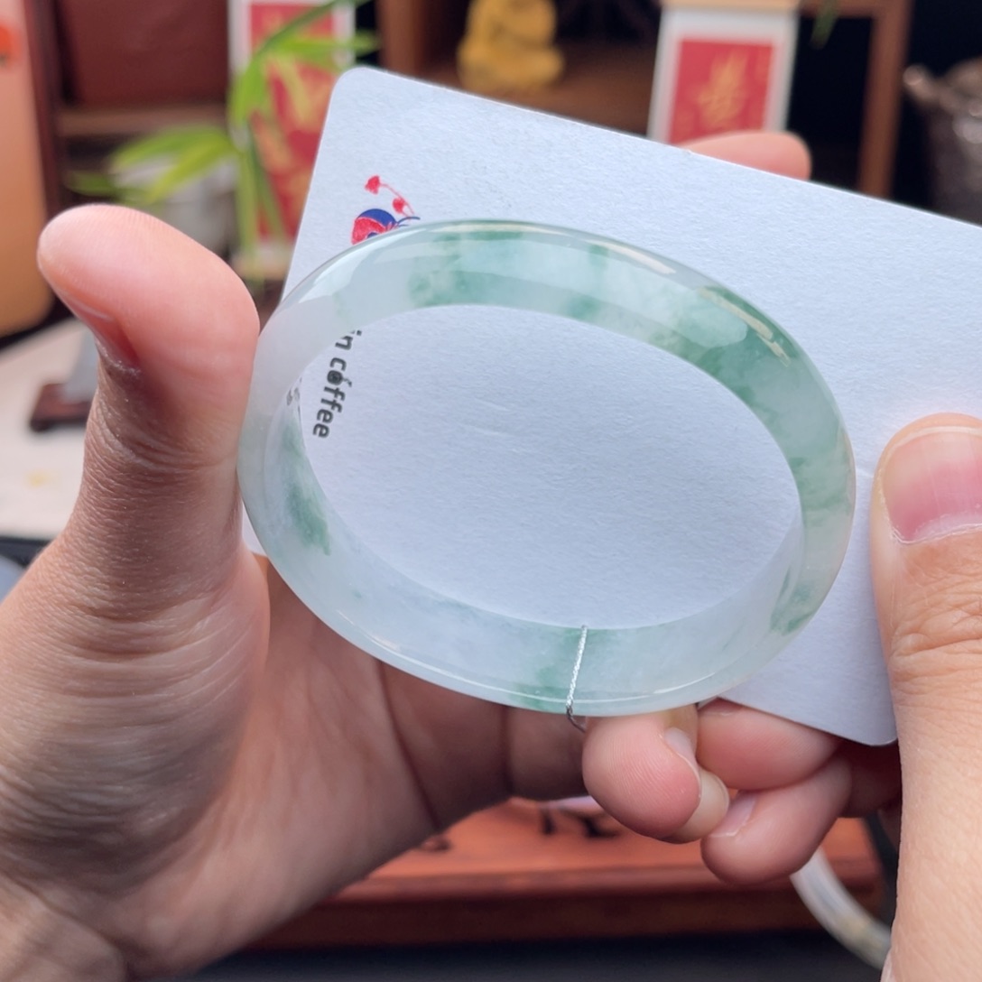 未镶嵌手镯（贵妃镯）翡翠