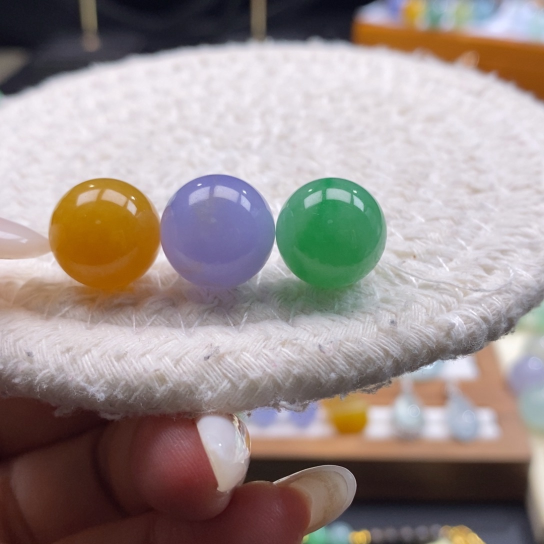 翡翠未镶嵌吊坠(不含链)翡翠三彩色珠