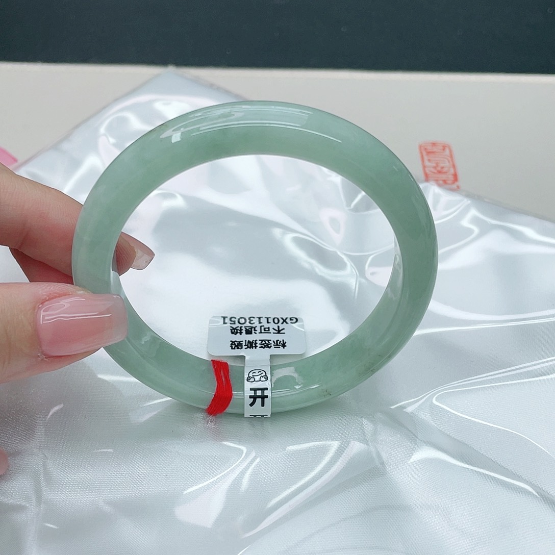 翡翠手镯未镶嵌正60.6