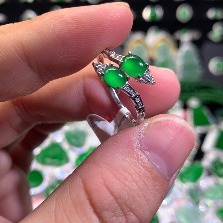 【闪购商品】翡翠颈饰银S925镶嵌绿蛋