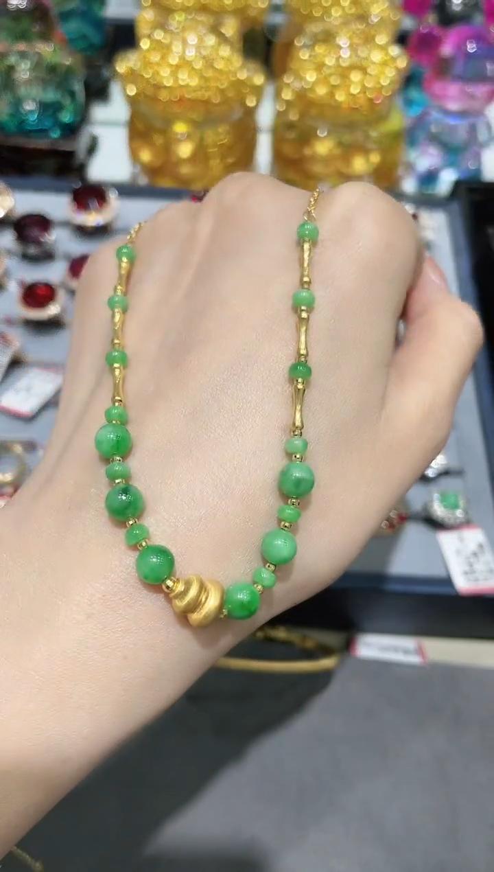 18K金镶嵌翡翠项链