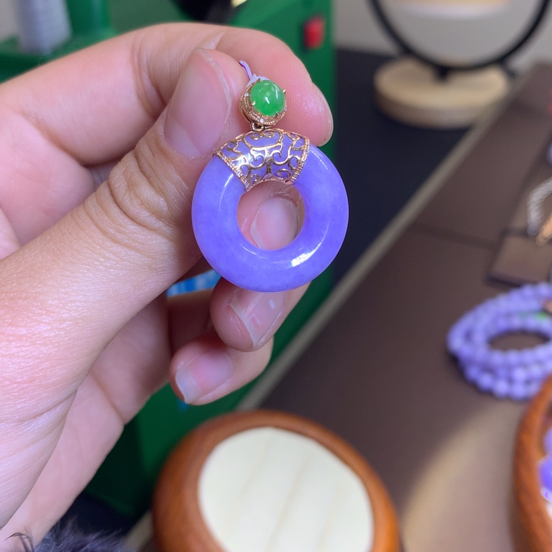 翡翠颈饰18K金镶嵌翡翠