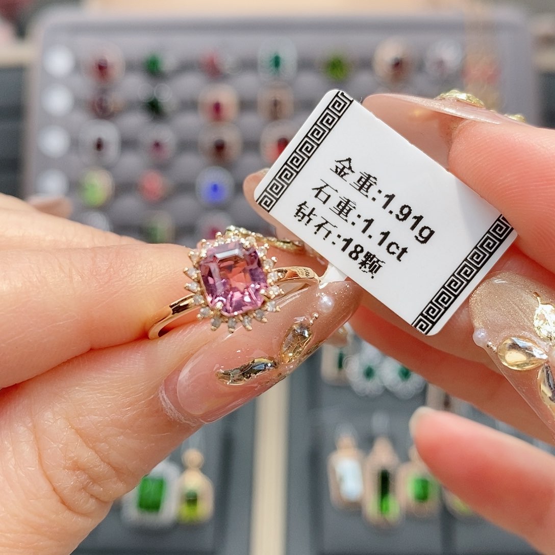 碧玺戒指18K金镶嵌1.1。