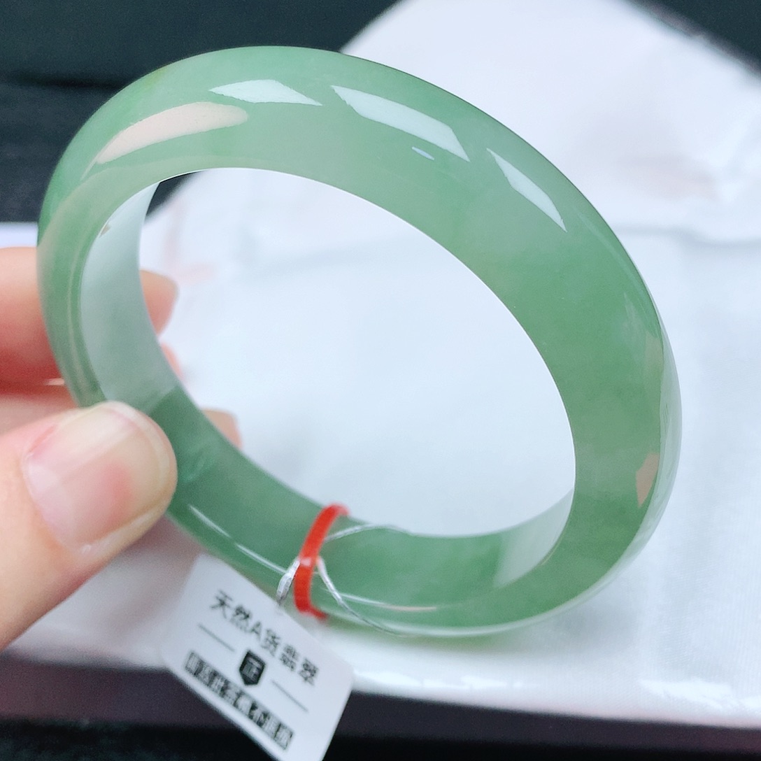 翡翠手镯未镶嵌53圈