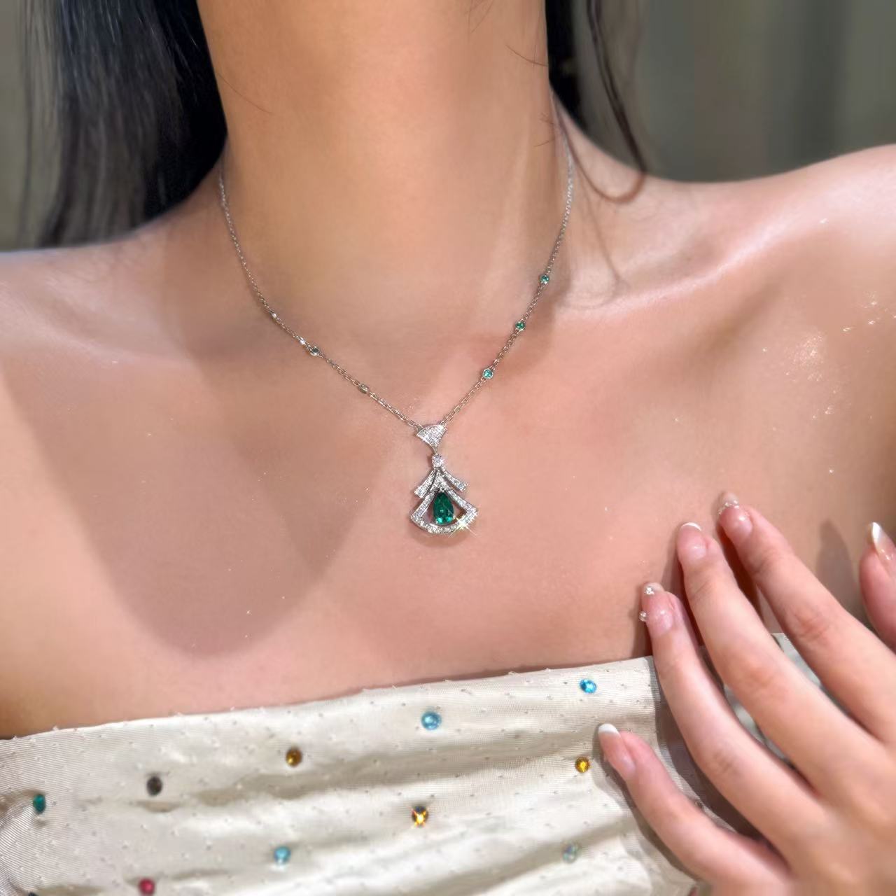 QANNA【大号绿色裙子】【设计款】奢华名媛风时尚钻石锁骨链项链HD