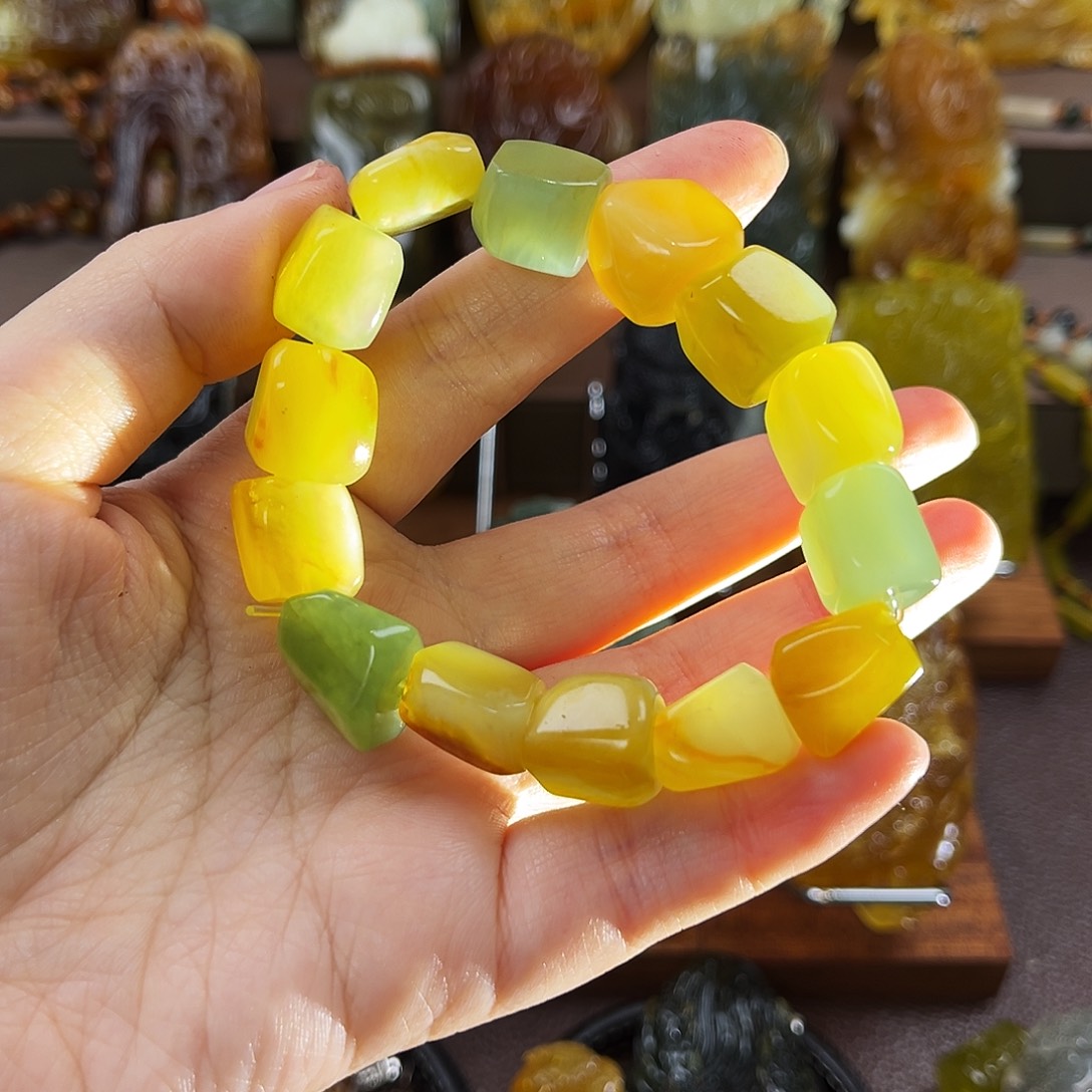 蛇纹石玉颈饰未镶嵌