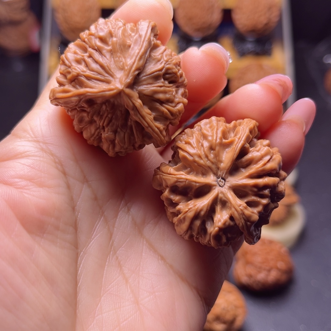 吊坠文玩核桃野牛肉球三棱