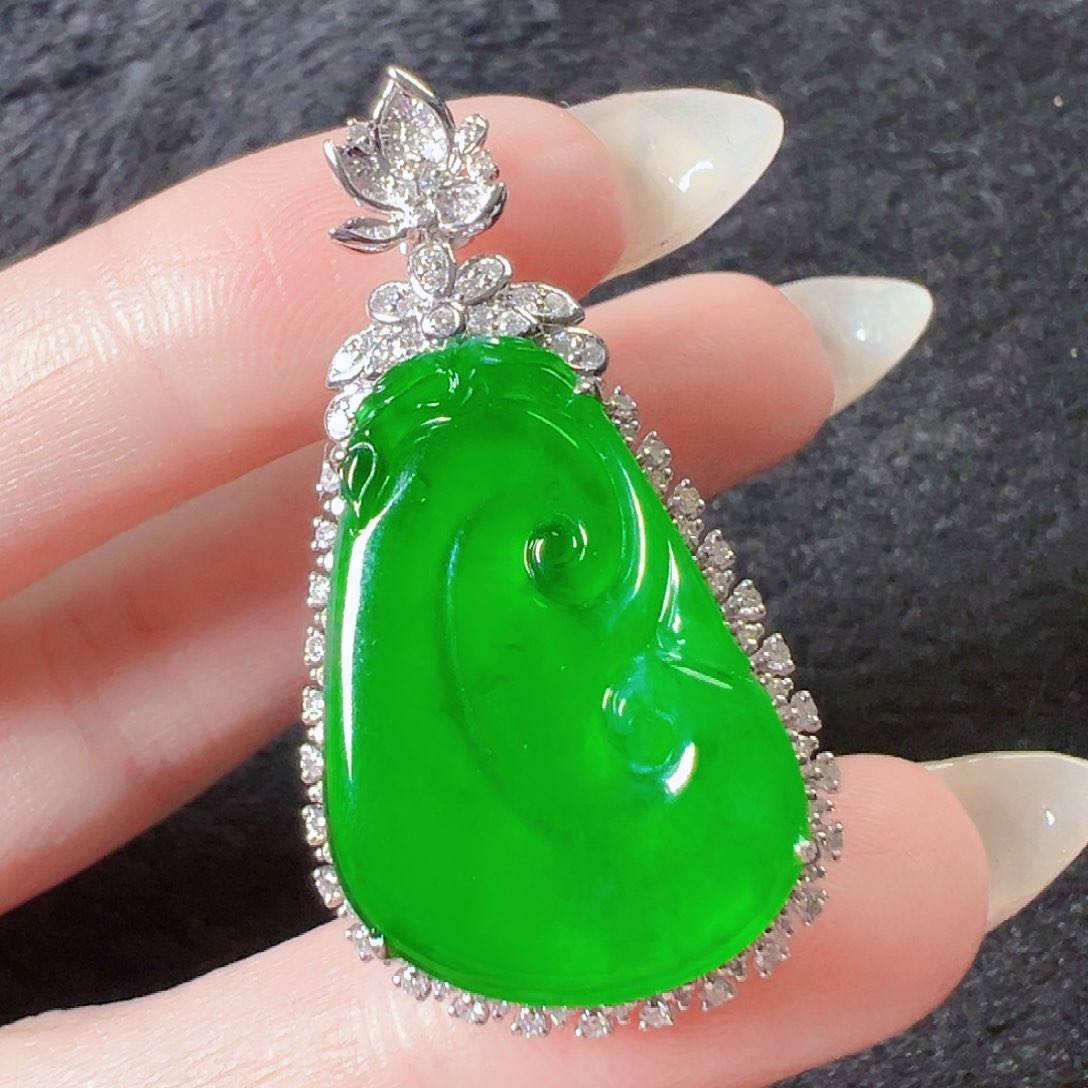 翡翠颈饰18K金镶嵌签收后24小时鉴赏期，过时不退