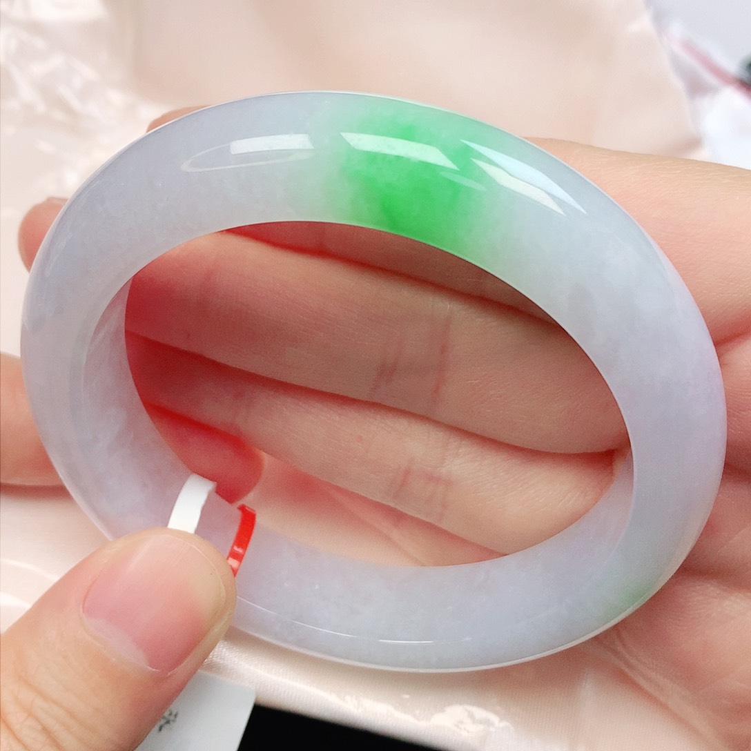 翡翠手镯未镶嵌抖音质检