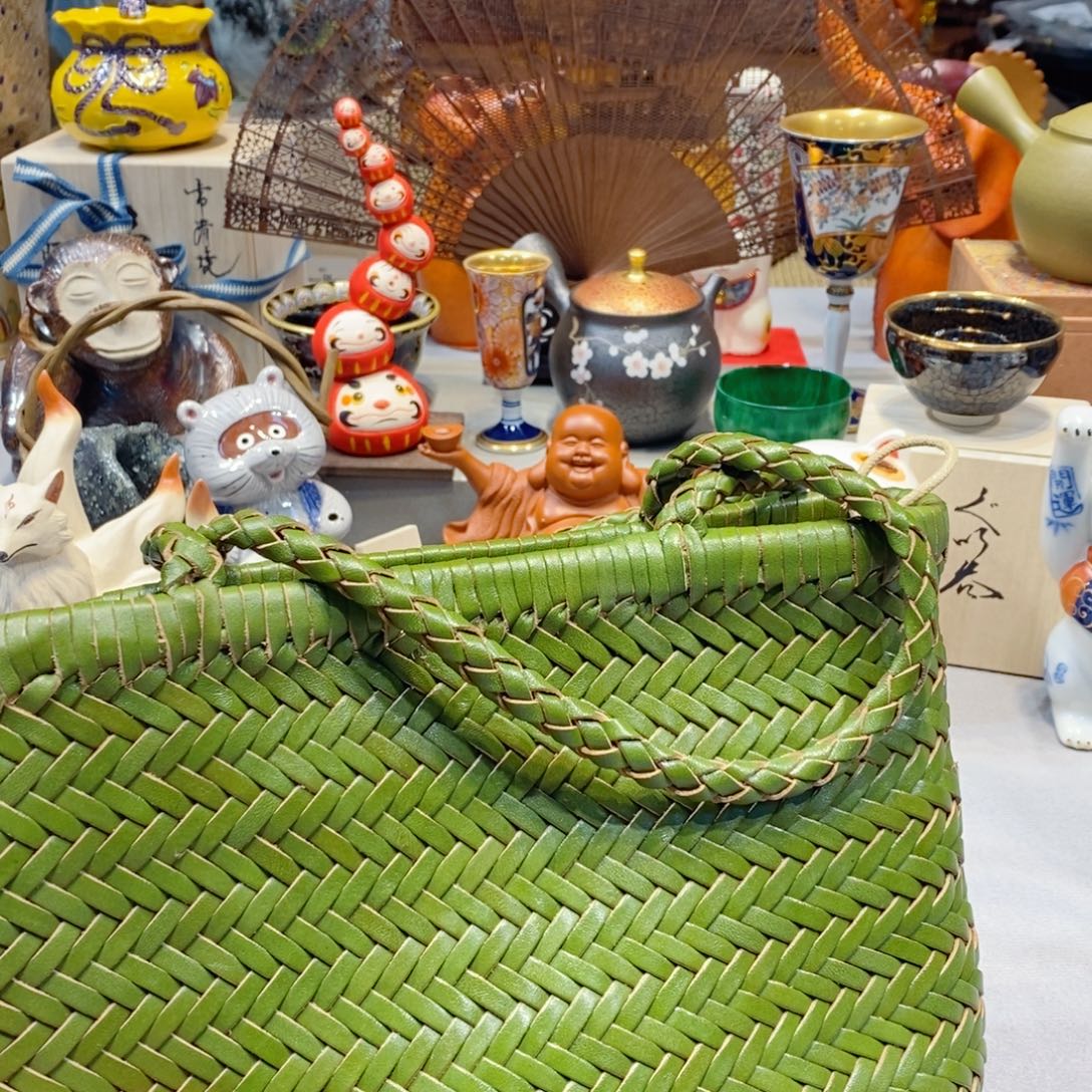 荣***姐山羊皮（革）小牛皮（革）