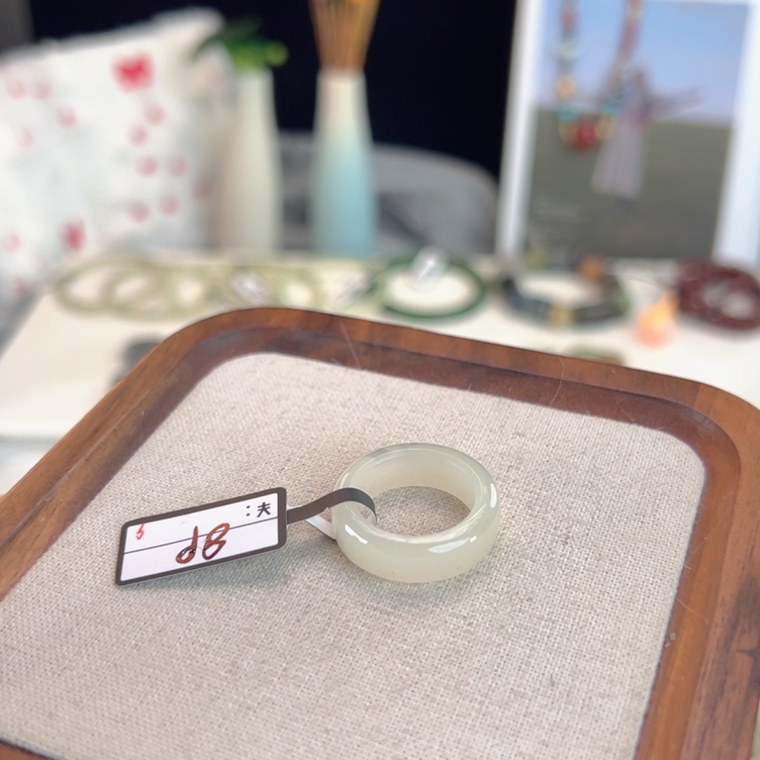 和田玉（糖玉）未镶嵌戒指N88冰白圆切直径17.3不退换