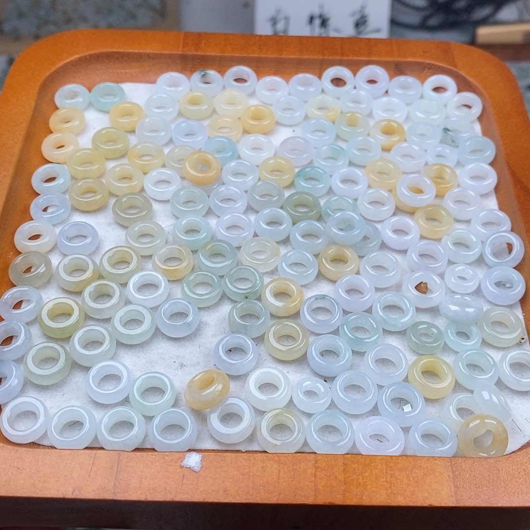 翡翠颈饰未镶嵌甜甜圈1个