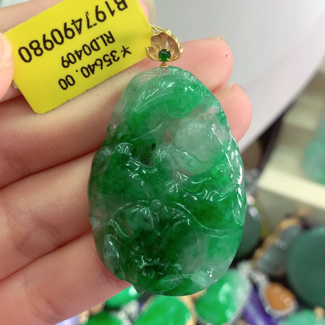 翡翠18K金镶嵌颈饰