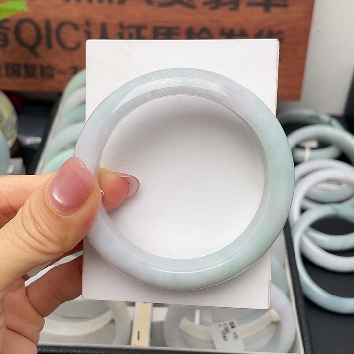 翡翠手镯未镶嵌54.7轮胎