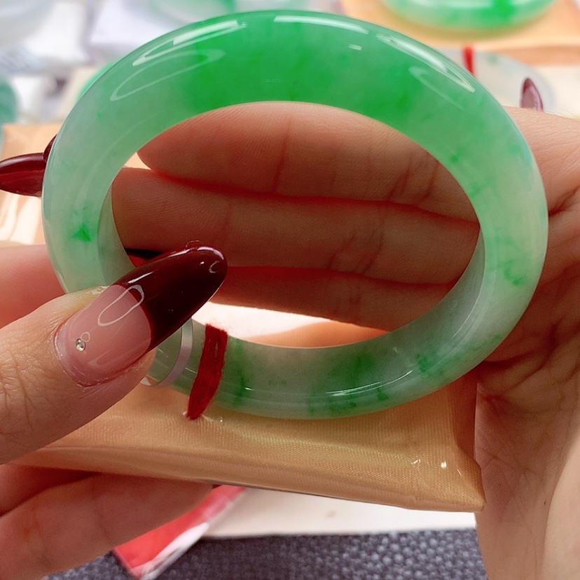 【闪购商品】翡翠手镯未镶嵌51 浓阳绿 灵