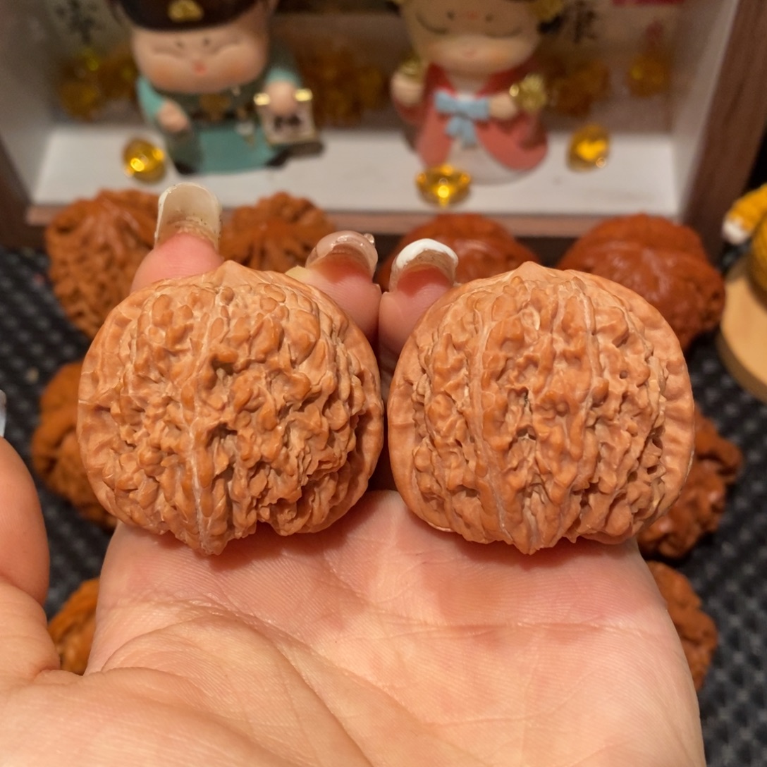 吊坠桃核39.6，137，0952