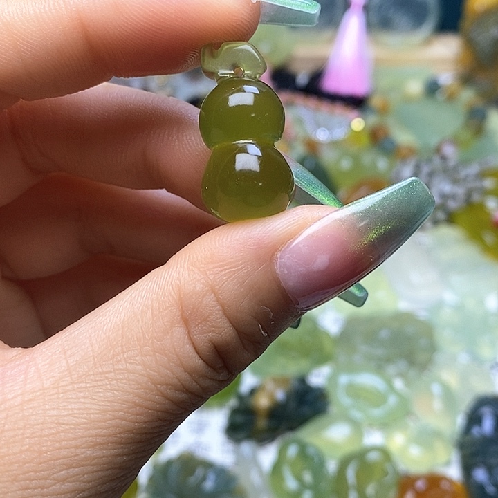 蛇纹石玉未镶嵌颈饰