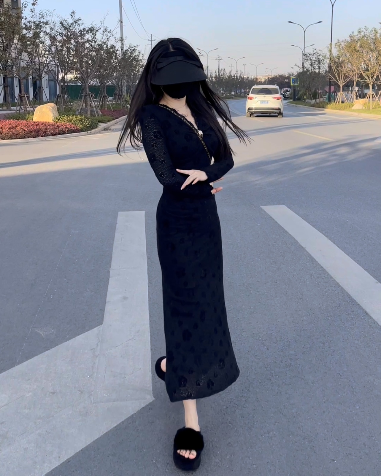 金属扣结设计感冬季小黑裙