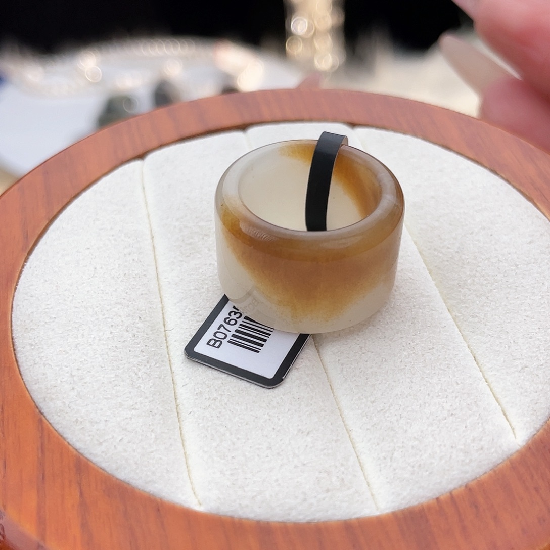 和田玉未镶嵌戒指l。糖白圆切。16.6。不退换