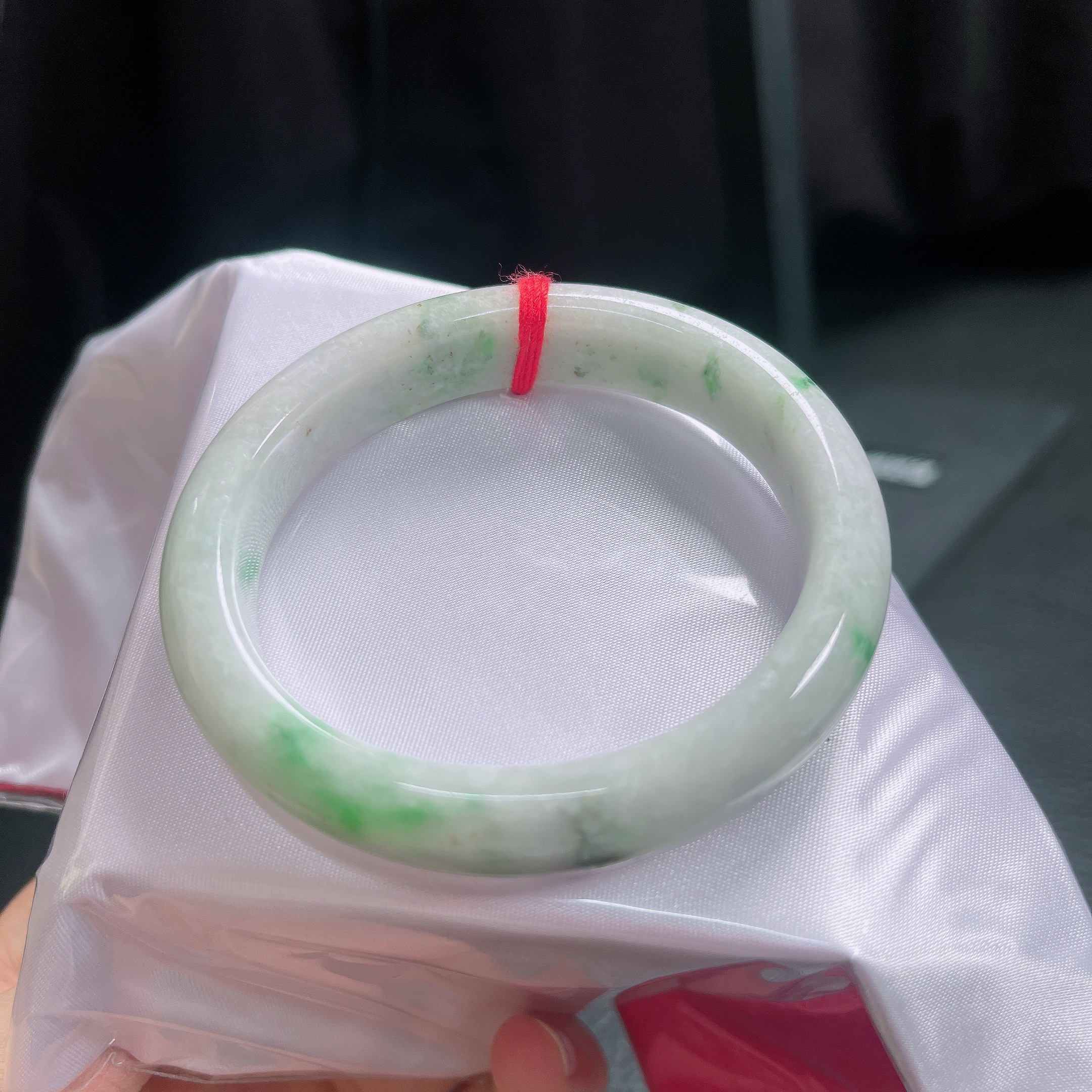 56.4圈口飘绿贵妃手镯342尺寸56.7*50.5*13.3*8.3mm