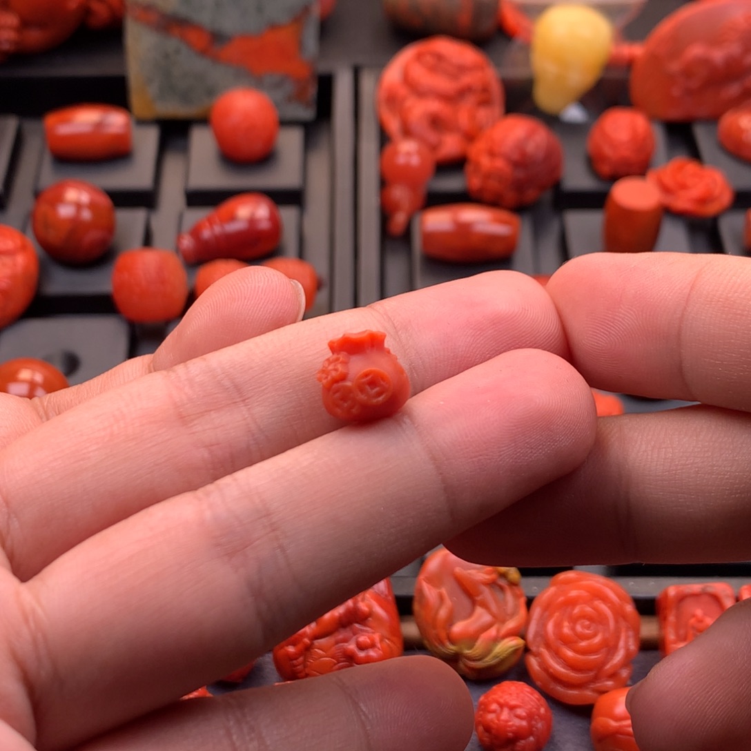 南红玛瑙未镶嵌【传仁】精工雕刻柿子红小福袋配珠10.5mm