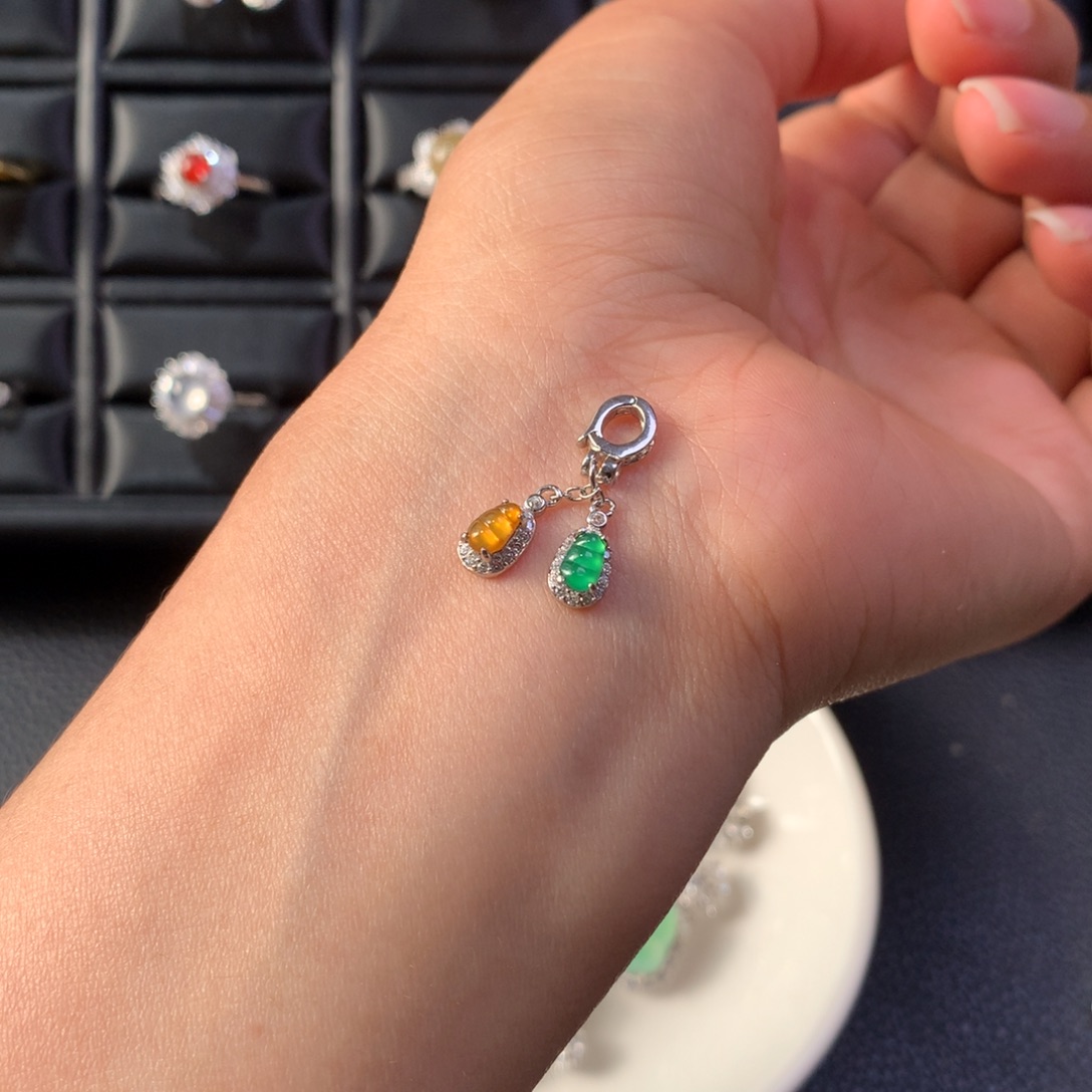 凯***行翡翠银S925镶嵌颈饰