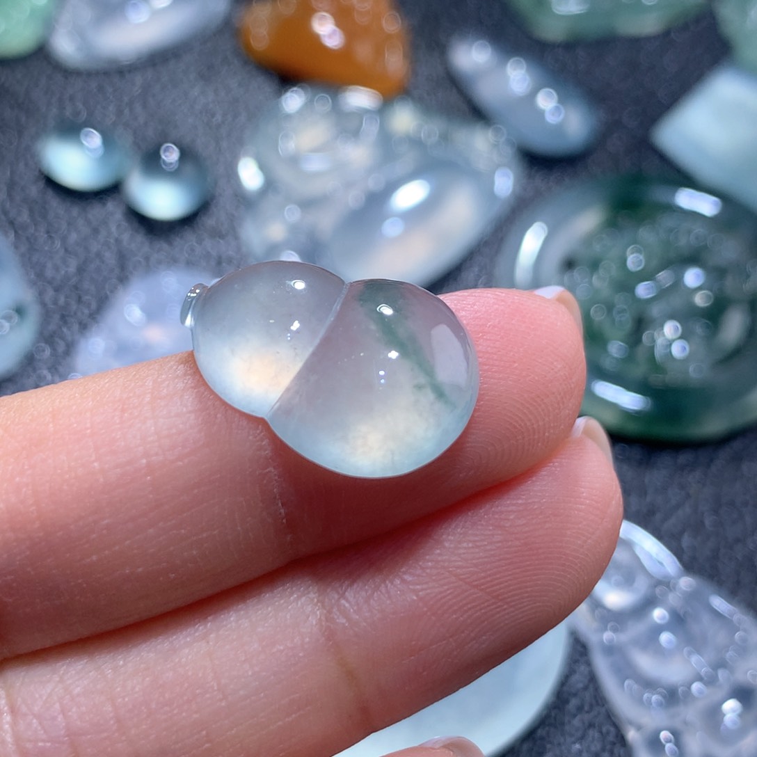 翡翠未镶嵌颈饰缅甸