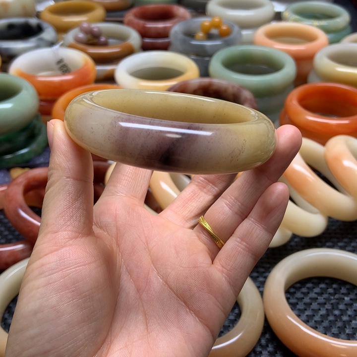 石英质玉手镯未镶嵌