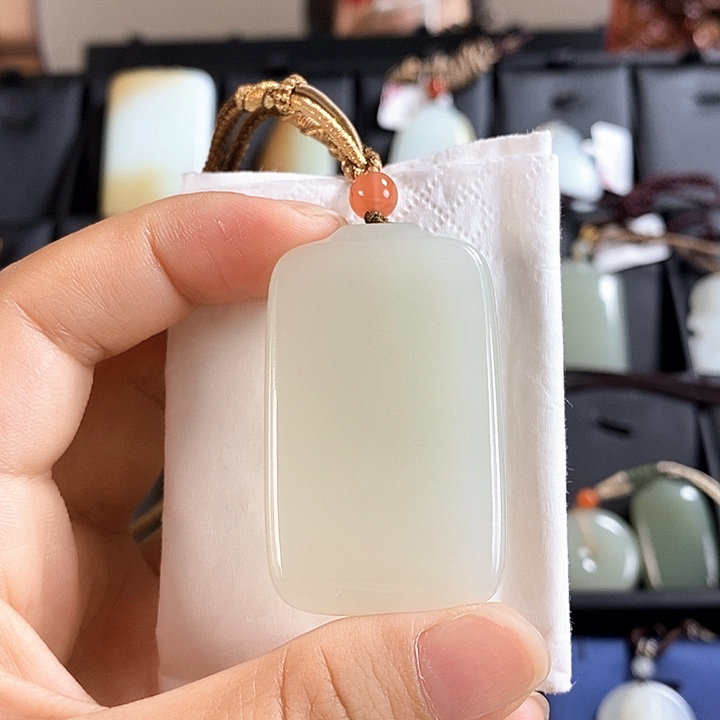 水***南和田玉未镶嵌颈饰