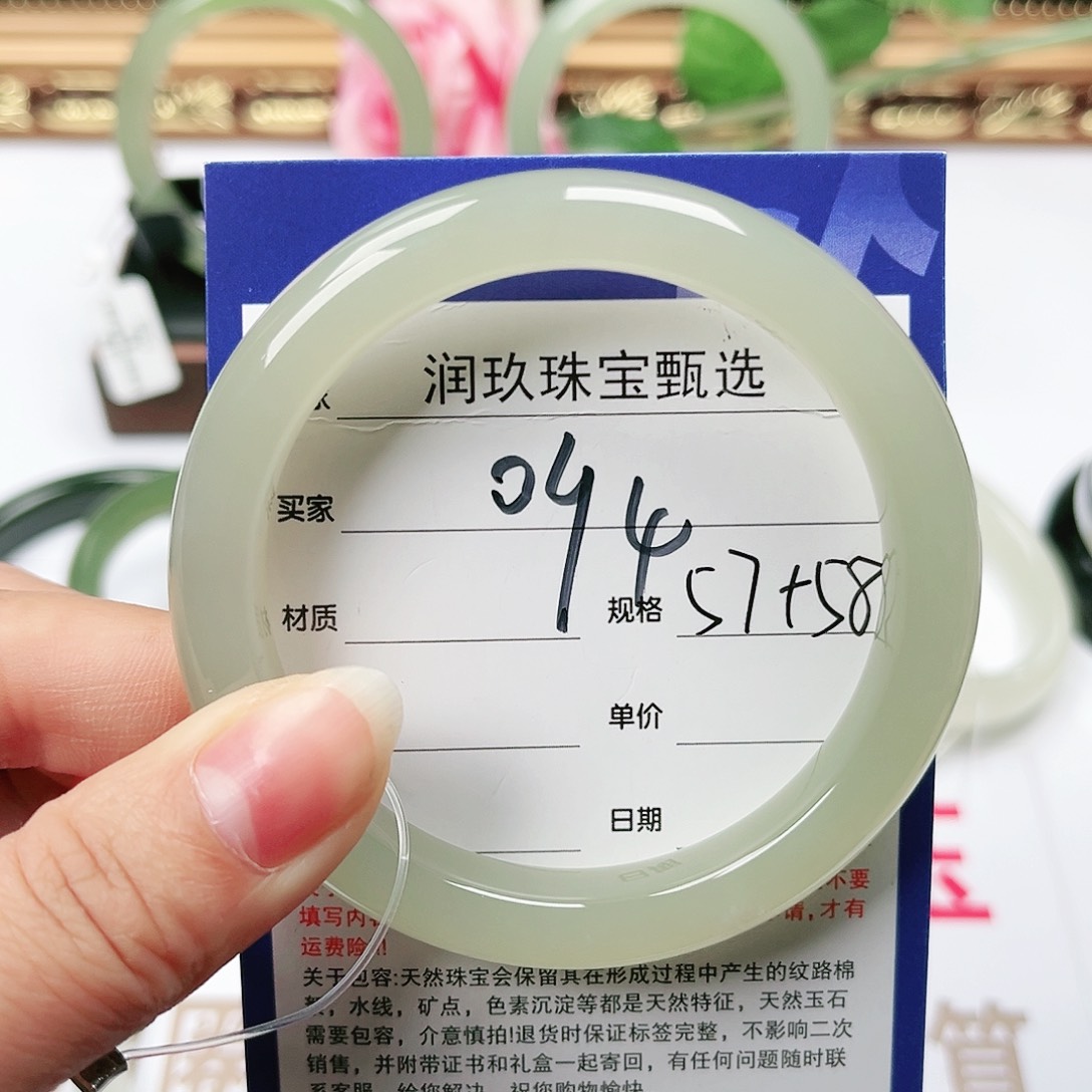 和田玉手镯未镶嵌小*疯