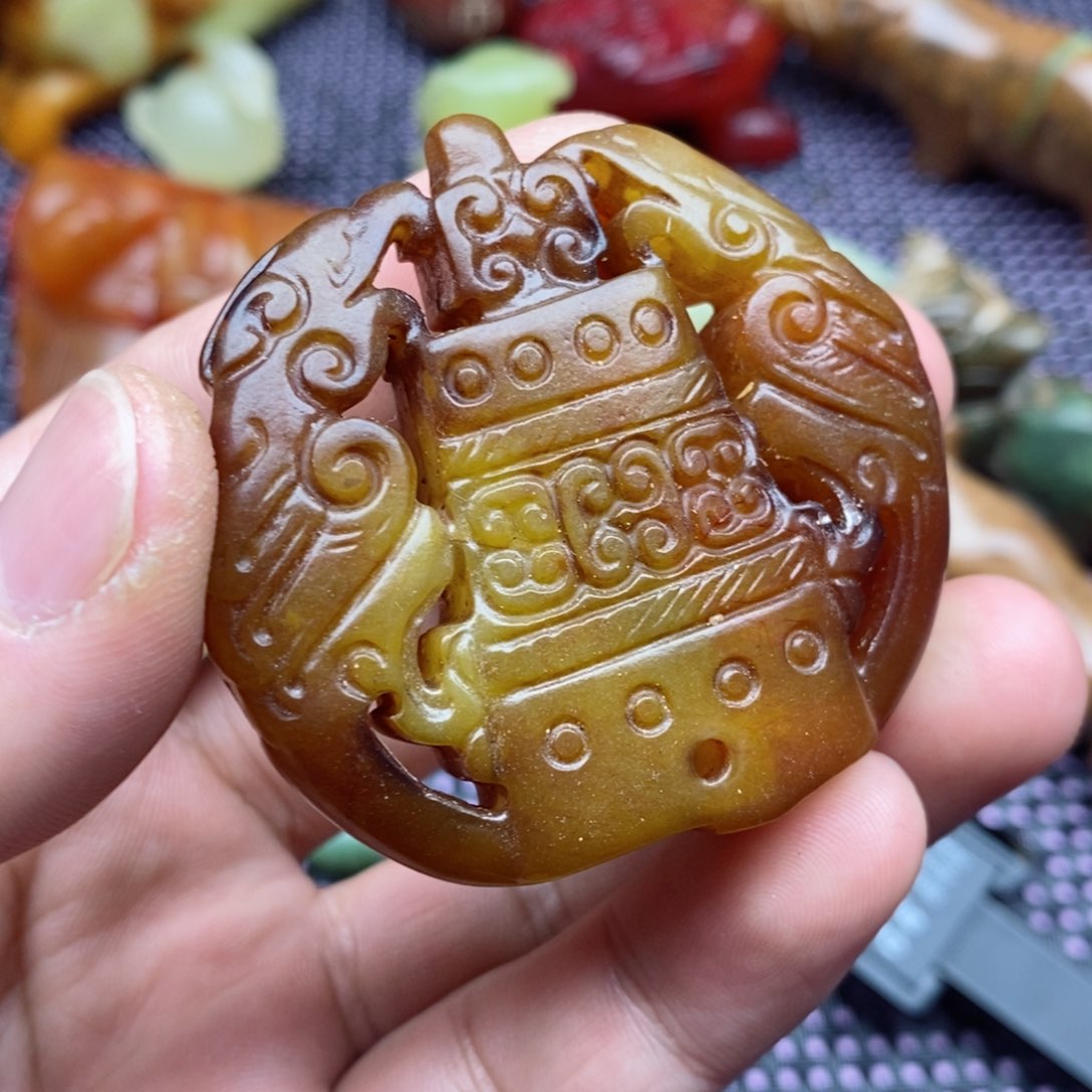 蛇纹石玉颈饰足银镀金镶嵌