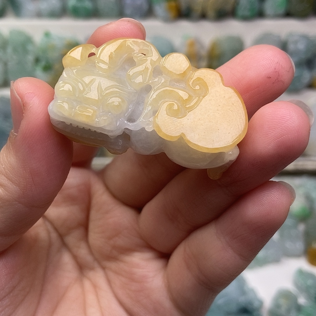 翡翠未镶嵌吊坠(赠链)