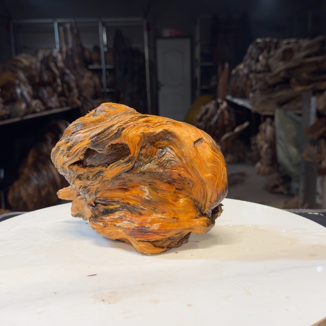 勿***o木王一刀琥珀木摆件187