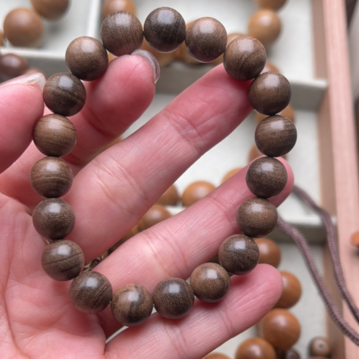 1.0老山檀香黑肉奶香沉水瑕疵随机发