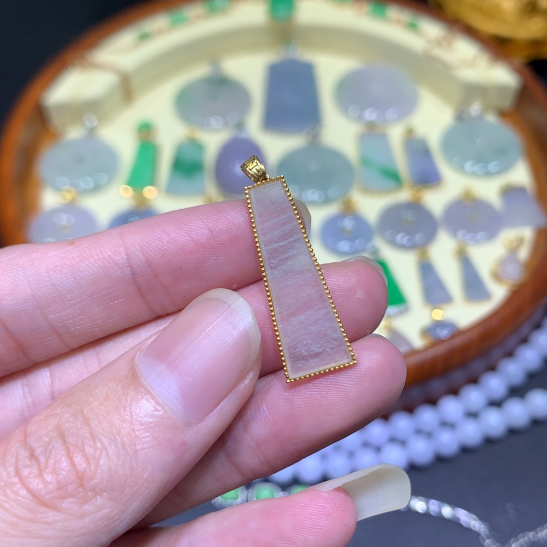 翡翠吊坠(不含链)18K金镶嵌