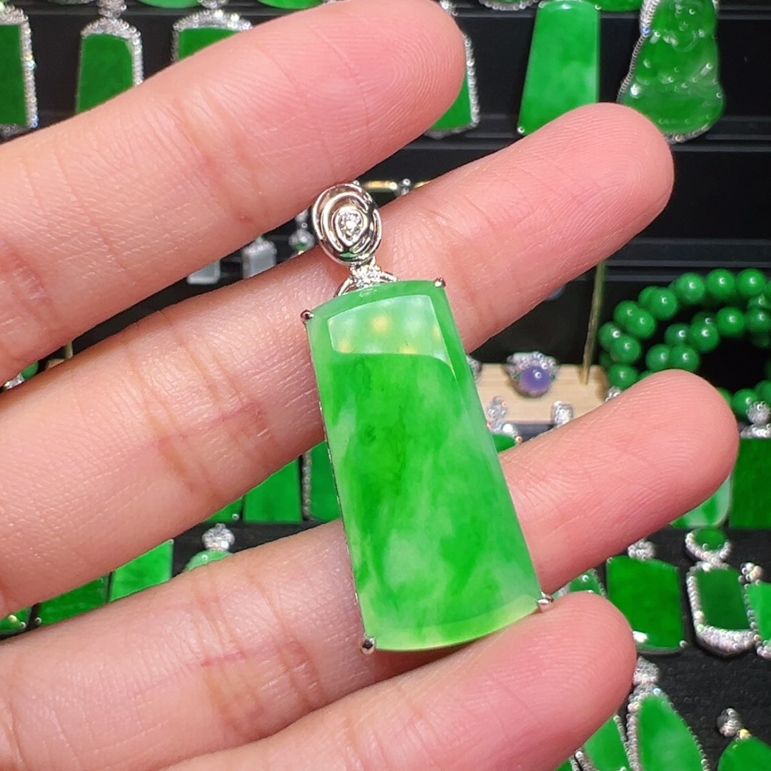 翡翠吊坠(不含链)18K金镶嵌