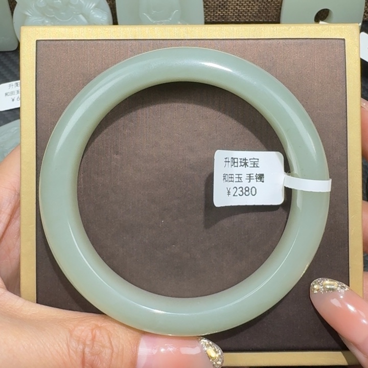 彩***糖和田玉未镶嵌手镯