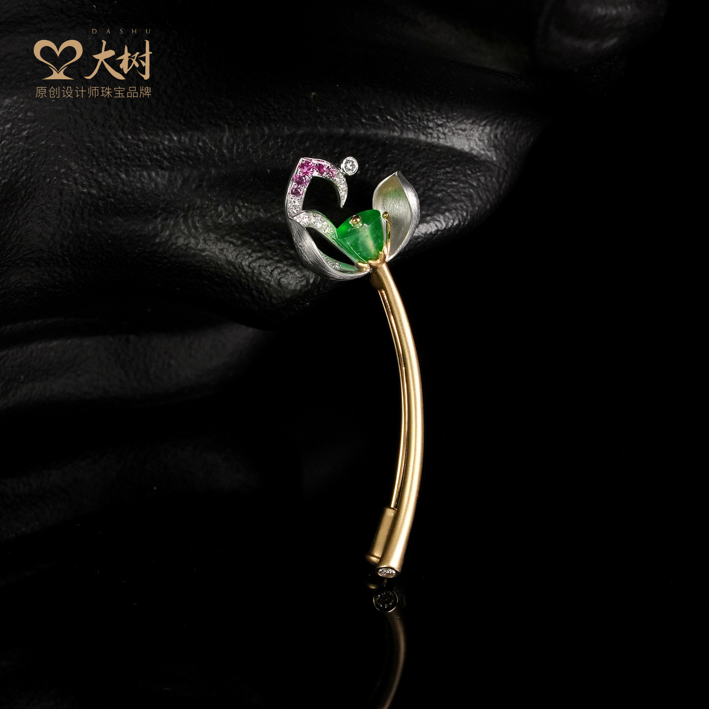 18k金玻璃种阳绿翡翠荷花胸针吊坠两用