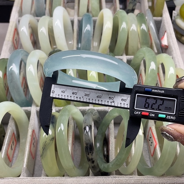 蛇纹石玉未镶嵌手镯999