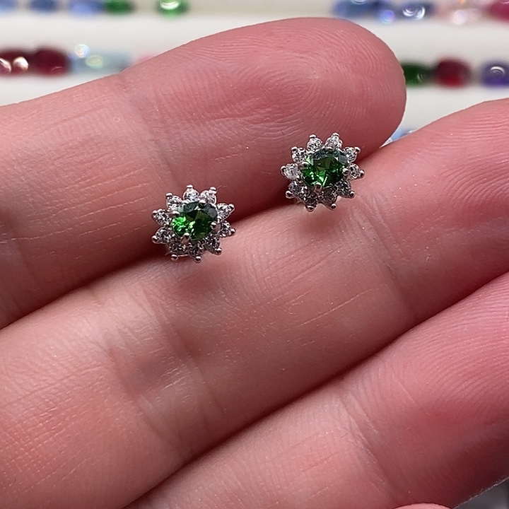 仙***脚石榴石（沙弗莱）银S925镶嵌耳饰111111