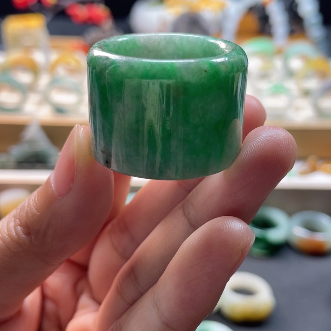 定制翡翠未镶嵌戒指