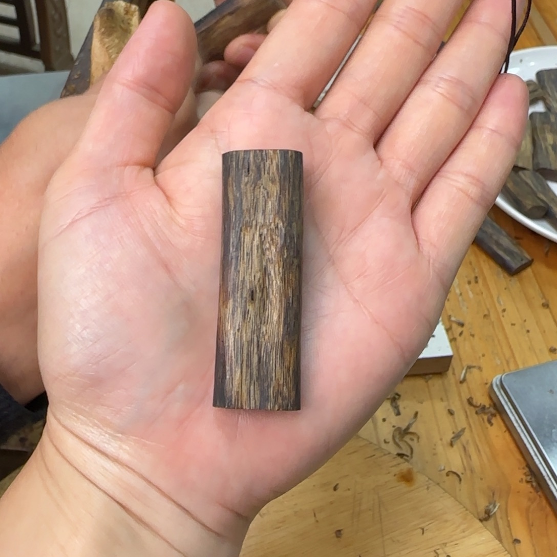 沉香吊坠素牌绿奇6.4克