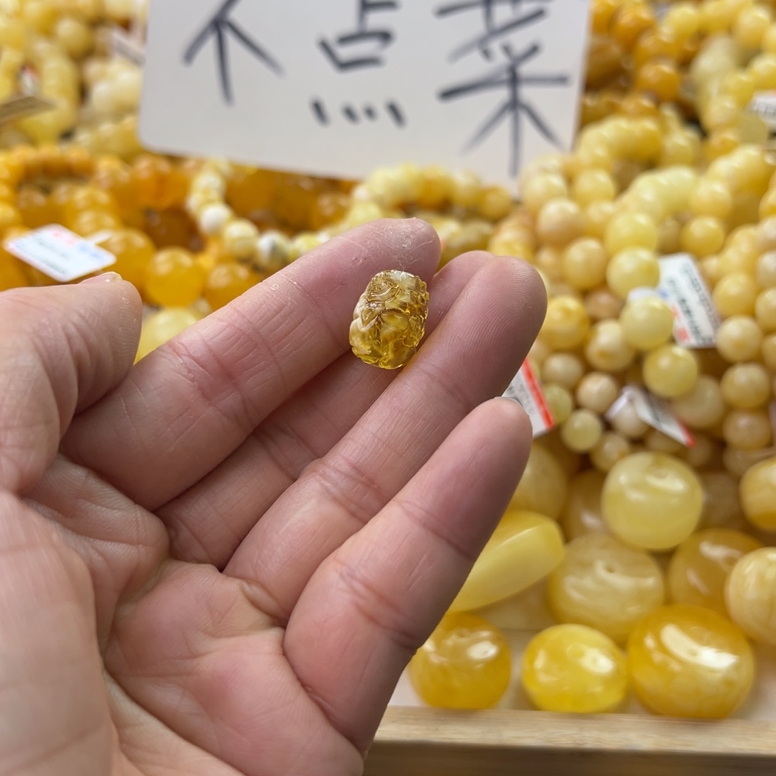 琥珀珠宝奇石未镶嵌