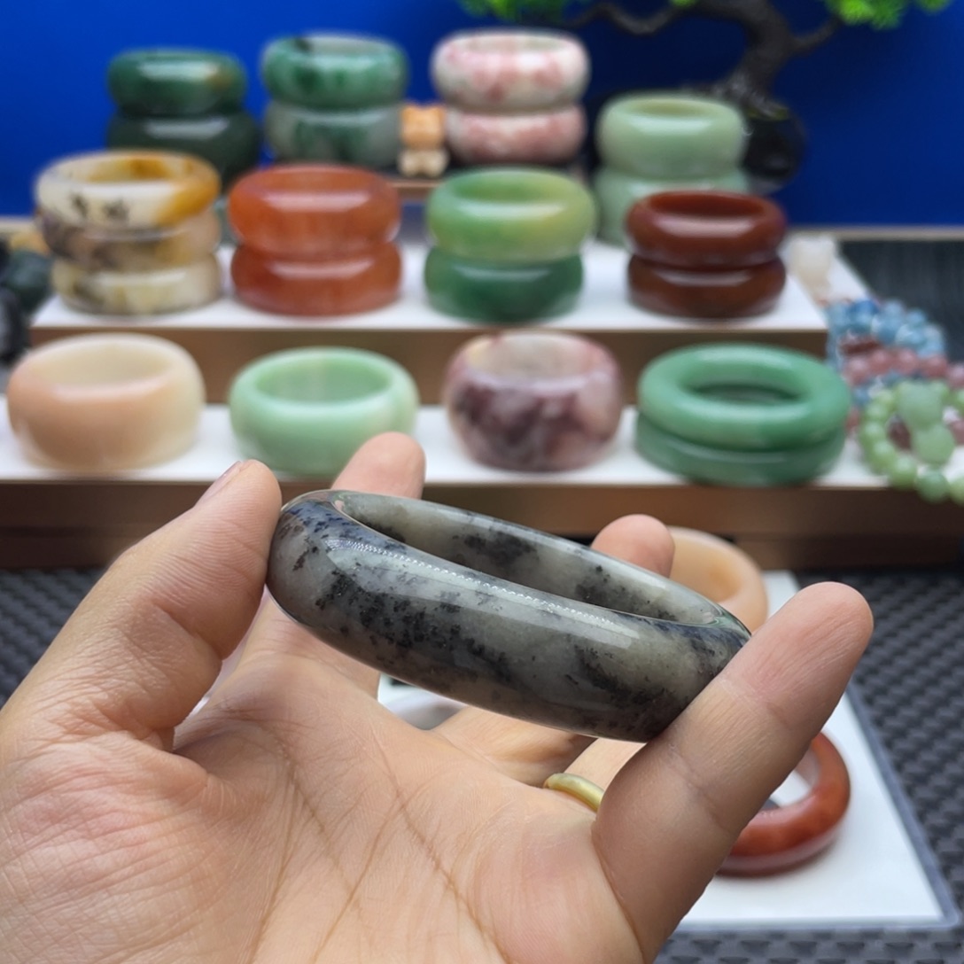 石英质玉未镶嵌手镯