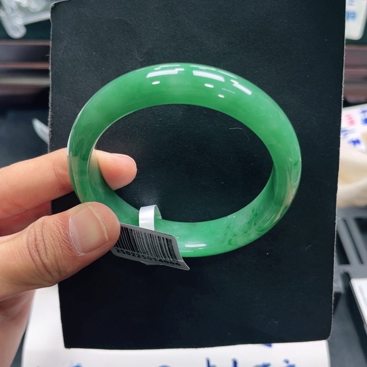 石英质玉（非洲翠）未镶嵌手镯