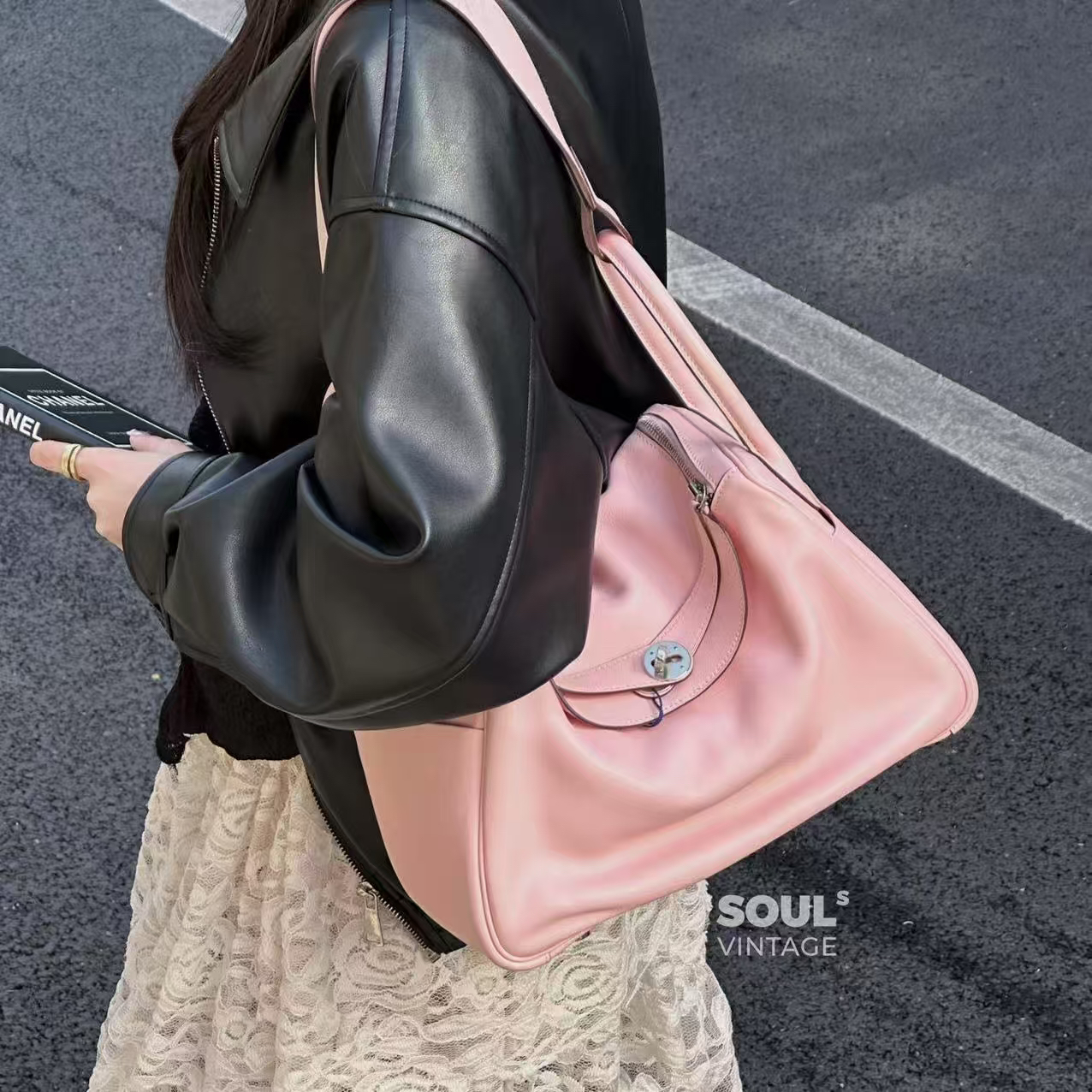 95新 Hermes/爱马仕 樱花粉银扣lindy30 swift皮单肩包/631206373