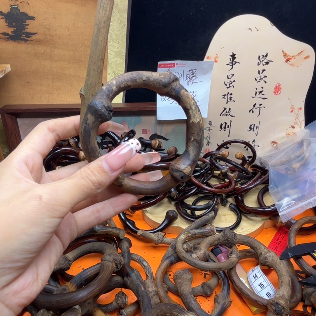 李***傅木质非金属藤镯子