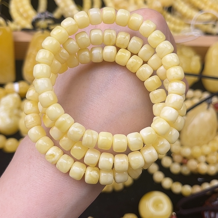 琥珀未镶嵌颈饰琥珀。多样性发其一