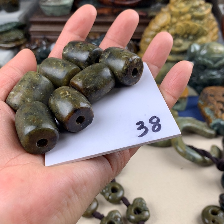 岫岩河磨玉（透闪石质玉）手把件有瑕未镶嵌